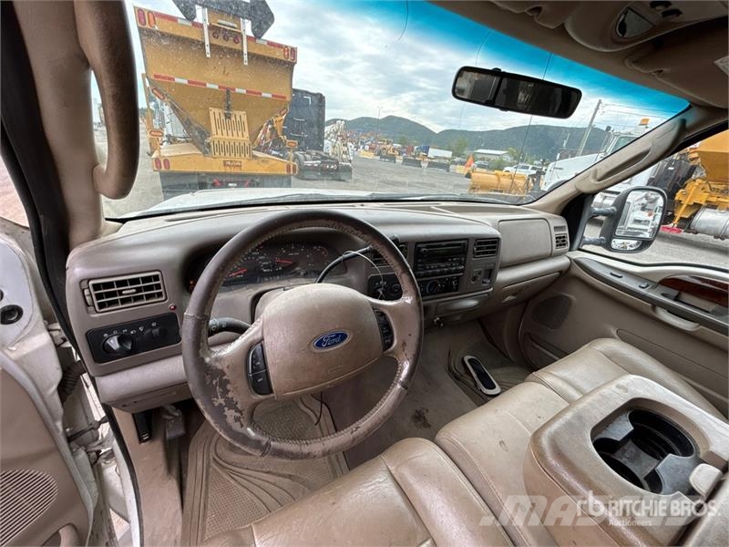 Ford F-350 SD Lariat 4x4 Extended Cab Pickup Muu