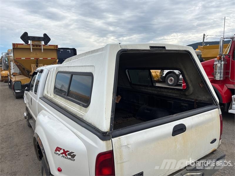 Ford F-350 SD Lariat 4x4 Extended Cab Pickup Muu