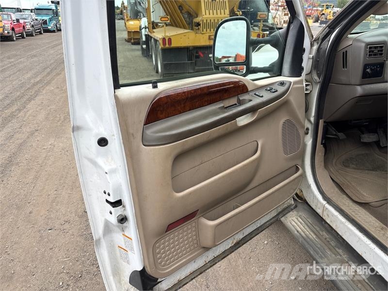 Ford F-350 SD Lariat 4x4 Extended Cab Pickup Muu