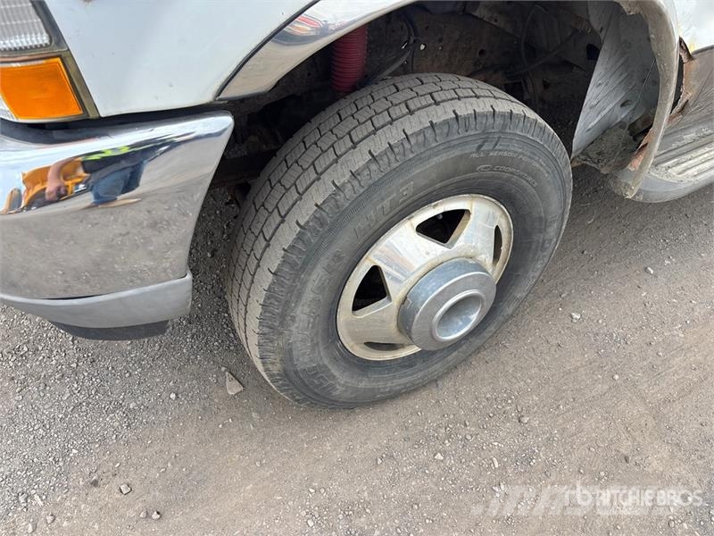 Ford F-350 SD Lariat 4x4 Extended Cab Pickup Muu