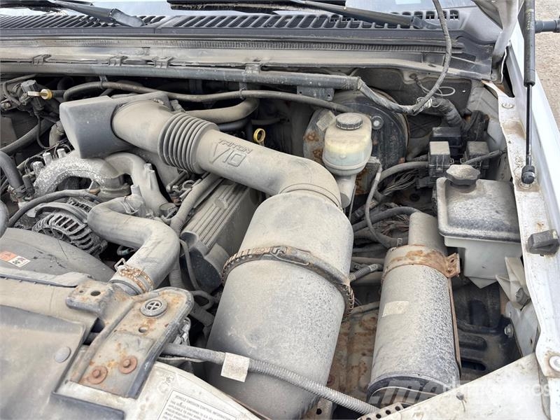Ford F-350 SD Lariat 4x4 Extended Cab Pickup Muu