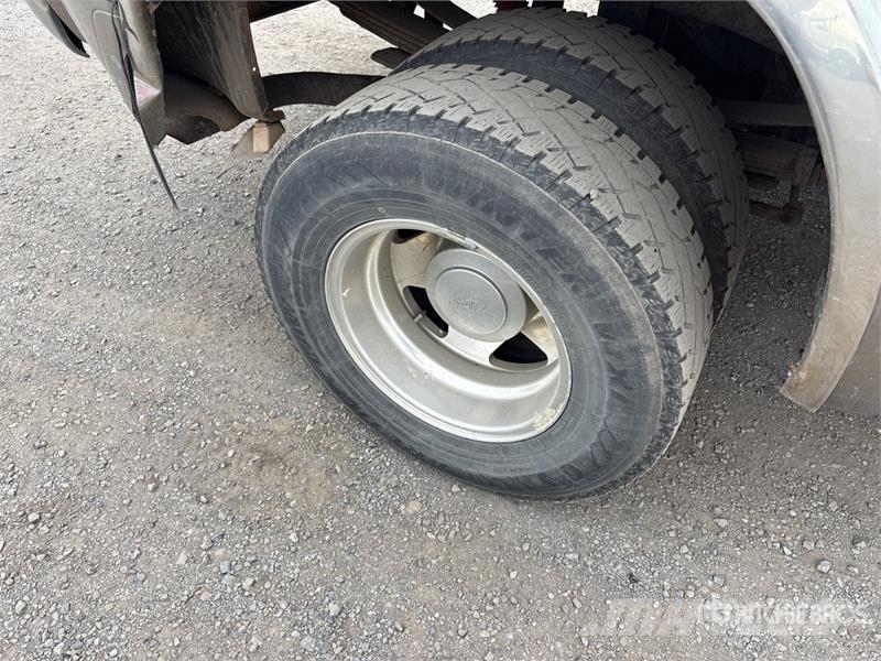 Ford F-350 SD Lariat 4x4 Extended Cab Pickup Muu