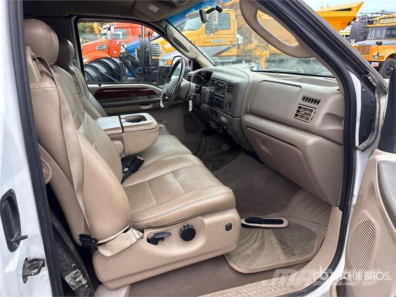 Ford F-350 SD Lariat 4x4 Extended Cab Pickup Muu