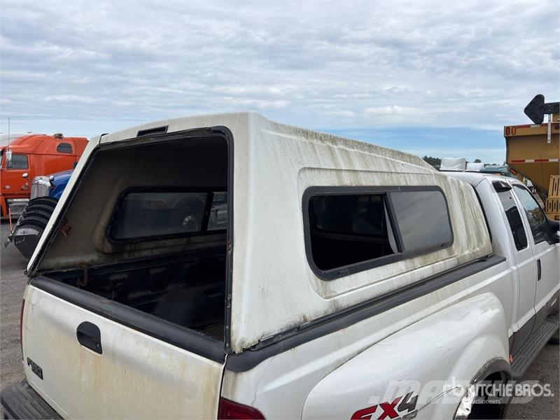 Ford F-350 SD Lariat 4x4 Extended Cab Pickup Muu