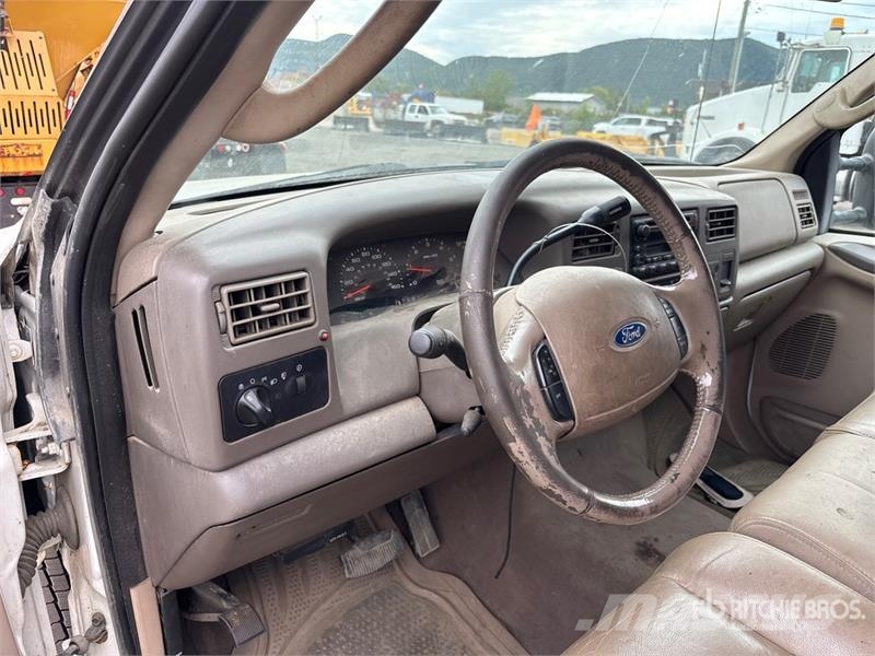 Ford F-350 SD Lariat 4x4 Extended Cab Pickup Muu