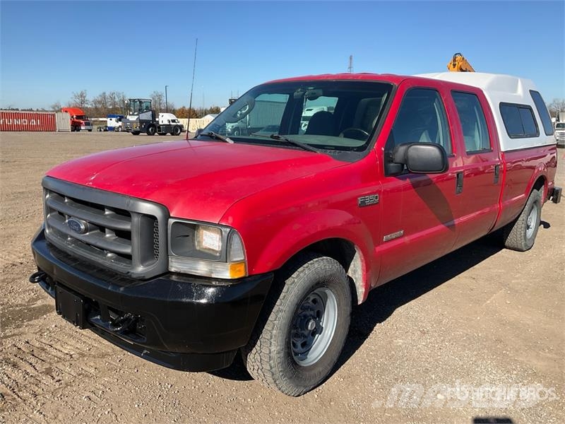 Ford F-350 XL 4x2 Crew Cab Pickup Outros