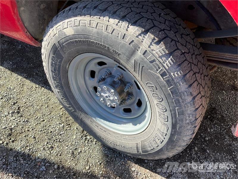 Ford F-350 XL 4x2 Crew Cab Pickup Outros