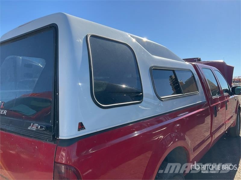 Ford F-350 XL 4x2 Crew Cab Pickup Outros