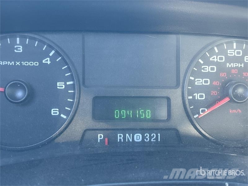 Ford F-350 XL 4x2 Crew Cab Service Truck Komunální / Multi-užitková vozidla
