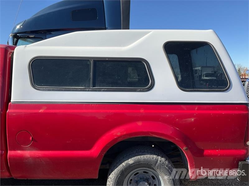 Ford F-350 XL 4x2 Crew Cab Pickup Outros