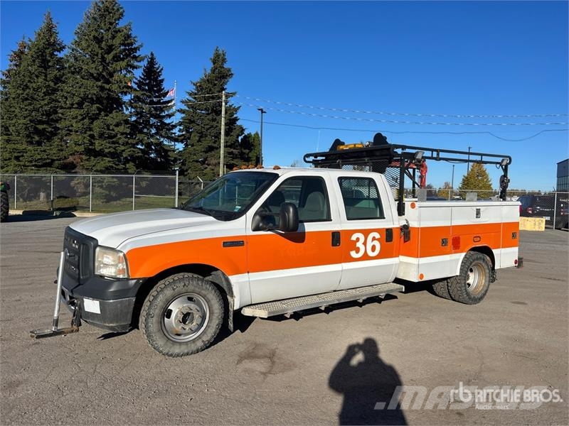 Ford F-350 XL 4x2 Crew Cab Service Truck Komunální / Multi-užitková vozidla