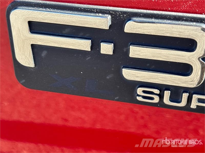Ford F-350 XL 4x2 Crew Cab Pickup Otras furgonetas