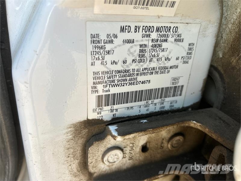 Ford F-350 XL 4x2 Crew Cab Service Truck Komunální / Multi-užitková vozidla