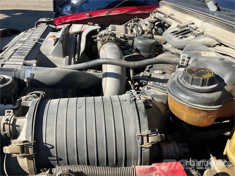 Ford F-350 XL 4x2 Crew Cab Pickup Outros
