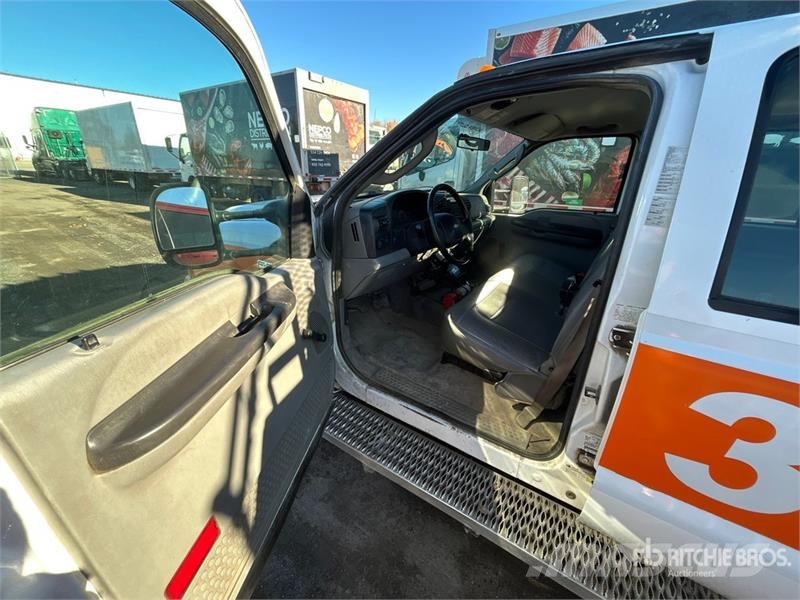 Ford F-350 XL 4x2 Crew Cab Service Truck Komunální / Multi-užitková vozidla