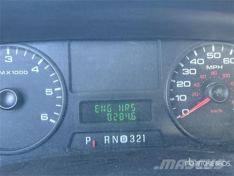 Ford F-350 XL 4x2 Crew Cab Service Truck Komunální / Multi-užitková vozidla