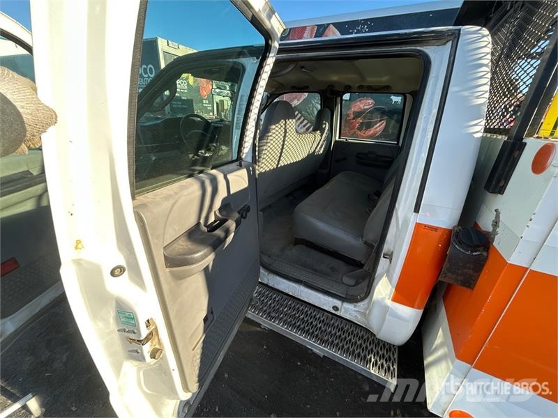 Ford F-350 XL 4x2 Crew Cab Service Truck Komunální / Multi-užitková vozidla