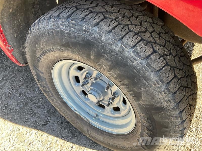 Ford F-350 XL 4x2 Crew Cab Pickup Outros