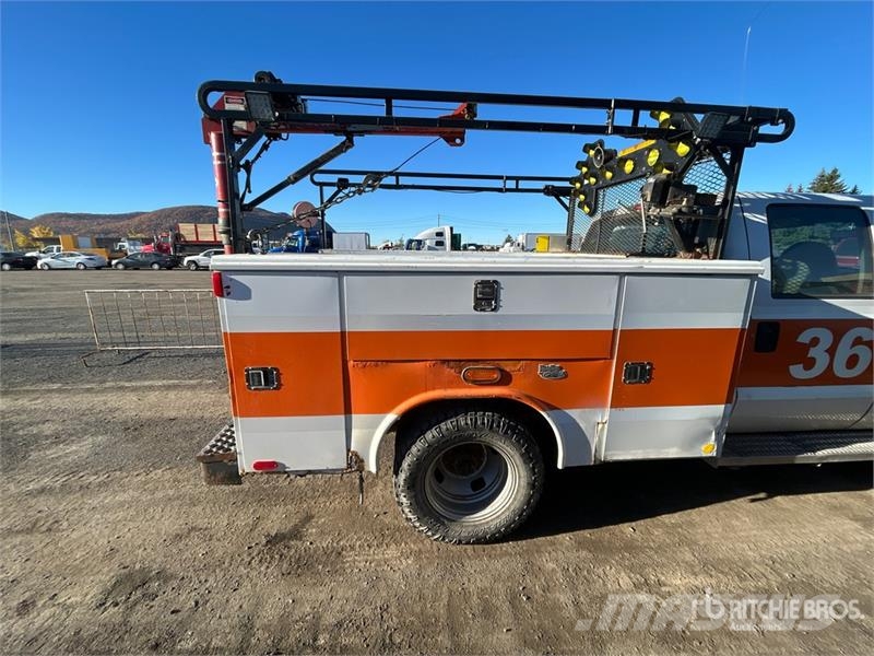 Ford F-350 XL 4x2 Crew Cab Service Truck Komunální / Multi-užitková vozidla