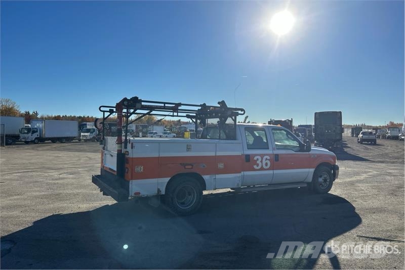 Ford F-350 XL 4x2 Crew Cab Service Truck Komunální / Multi-užitková vozidla