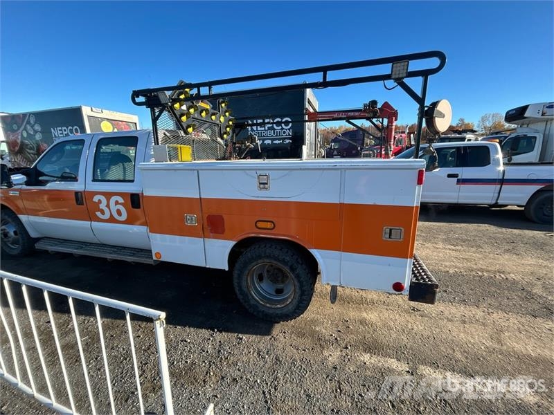 Ford F-350 XL 4x2 Crew Cab Service Truck Komunální / Multi-užitková vozidla