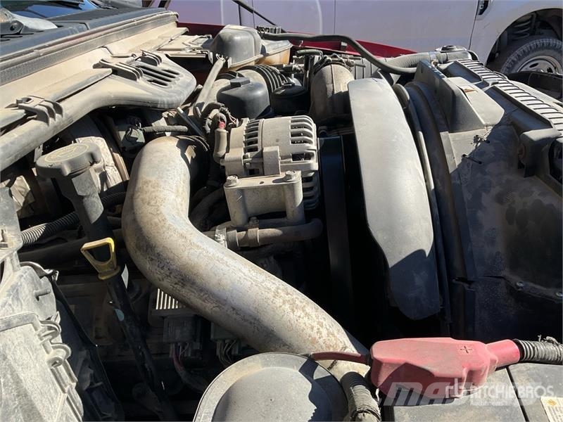 Ford F-350 XL 4x2 Crew Cab Pickup Outros