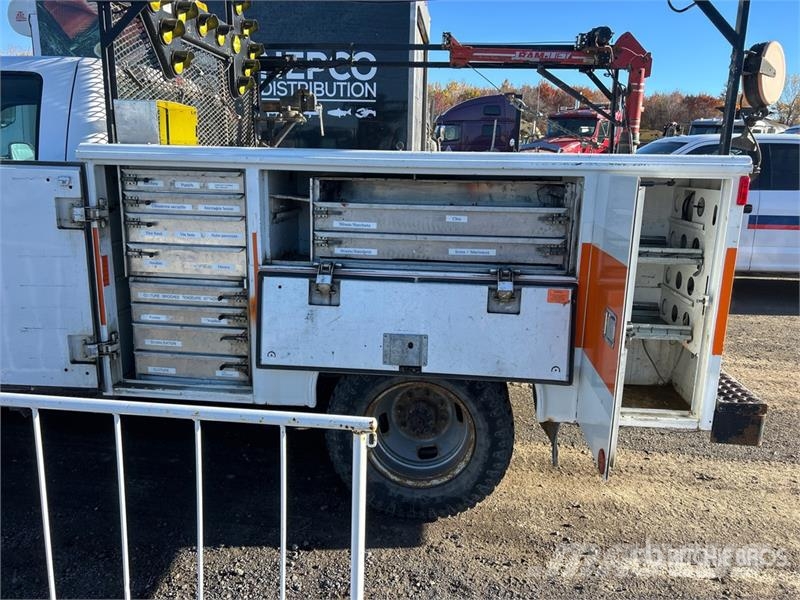 Ford F-350 XL 4x2 Crew Cab Service Truck Komunální / Multi-užitková vozidla