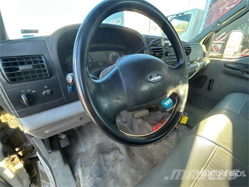Ford F-350 XL 4x2 Crew Cab Service Truck Komunální / Multi-užitková vozidla