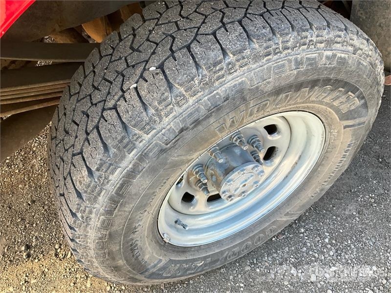 Ford F-350 XL 4x2 Crew Cab Pickup Outros