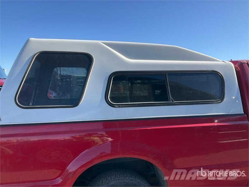 Ford F-350 XL 4x2 Crew Cab Pickup Outros