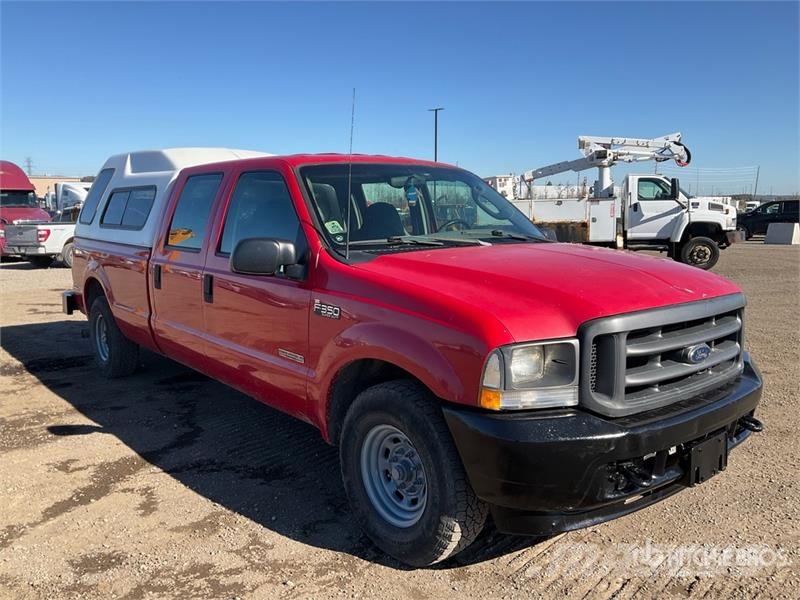 Ford F-350 XL 4x2 Crew Cab Pickup Outros