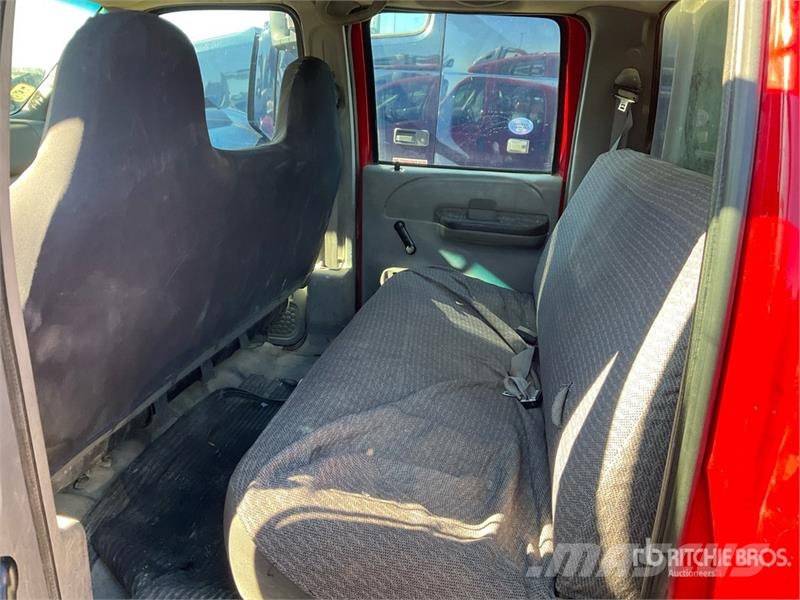 Ford F-350 XL 4x2 Crew Cab Pickup Outros