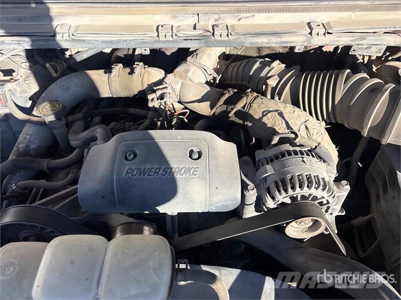 Ford F-350 XL 4x2 Crew Cab Pickup Otras furgonetas