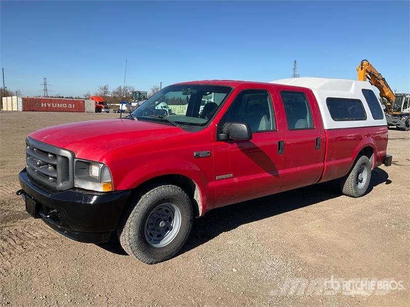 Ford F-350 XL 4x2 Crew Cab Pickup Outros