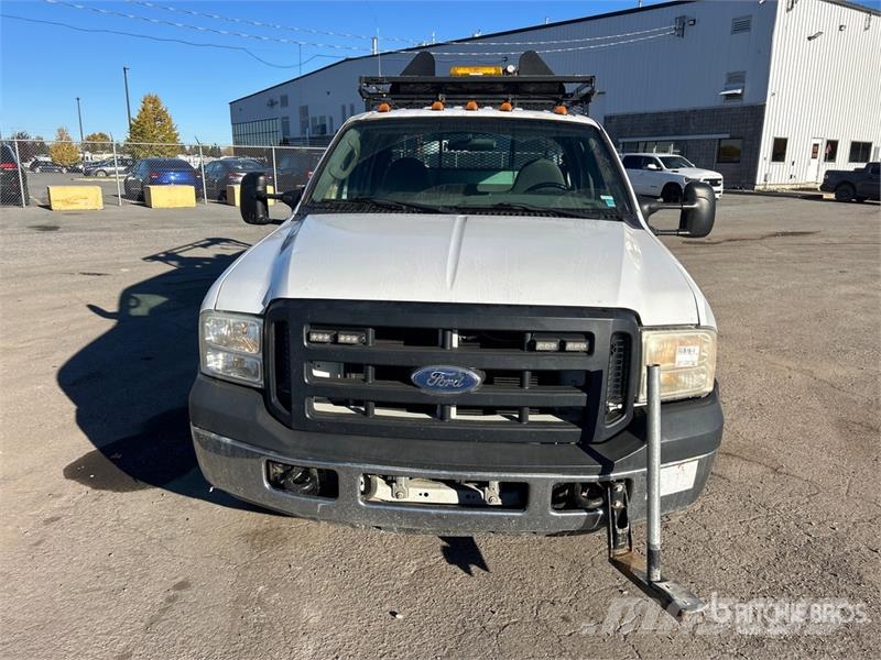 Ford F-350 XL 4x2 Crew Cab Service Truck Komunální / Multi-užitková vozidla