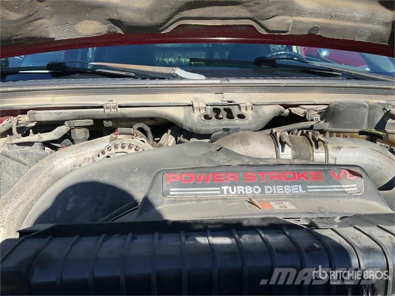 Ford F-350 XL 4x2 Crew Cab Pickup Outros