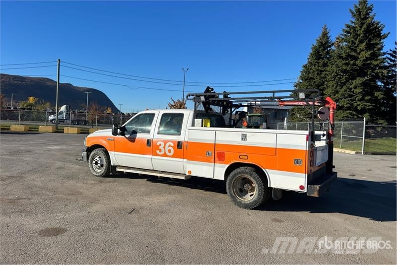Ford F-350 XL 4x2 Crew Cab Service Truck Komunální / Multi-užitková vozidla