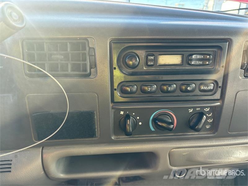 Ford F-350 XL 4x2 Crew Cab Pickup Otras furgonetas