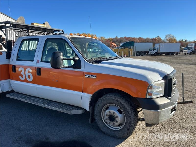 Ford F-350 XL 4x2 Crew Cab Service Truck Komunální / Multi-užitková vozidla