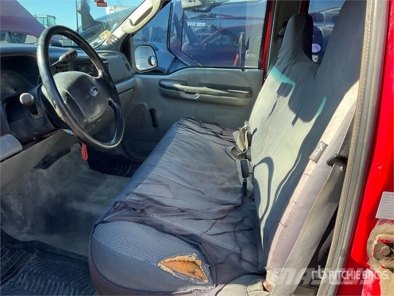 Ford F-350 XL 4x2 Crew Cab Pickup Outros