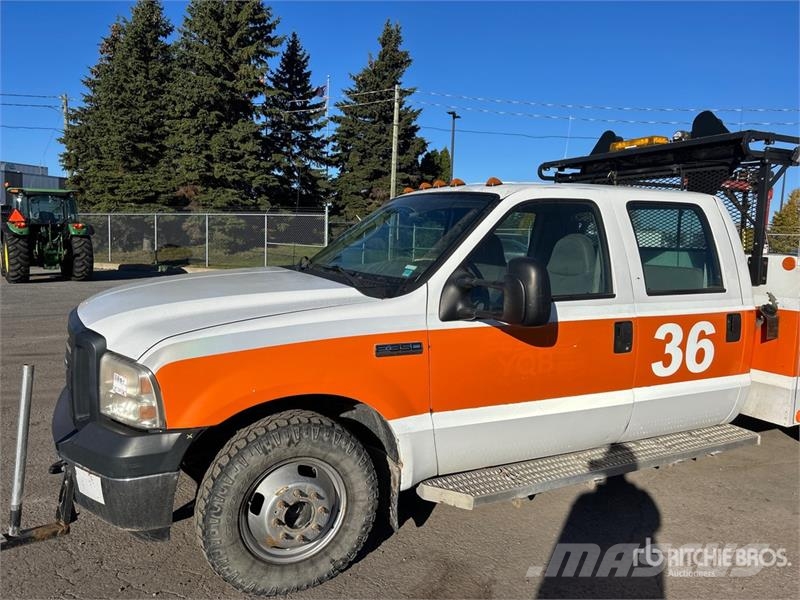 Ford F-350 XL 4x2 Crew Cab Service Truck Komunální / Multi-užitková vozidla