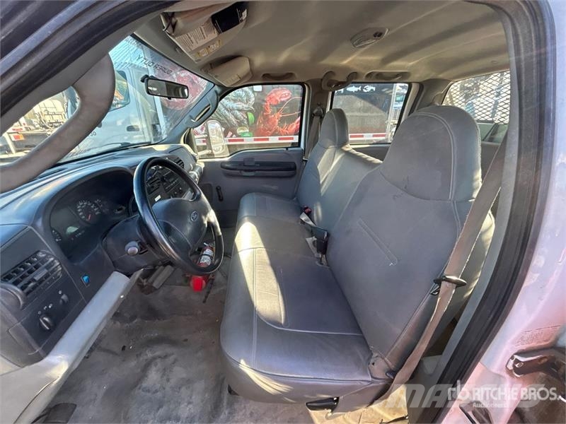 Ford F-350 XL 4x2 Crew Cab Service Truck Komunální / Multi-užitková vozidla