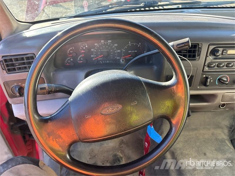Ford F-350 XL 4x2 Crew Cab Pickup Otras furgonetas