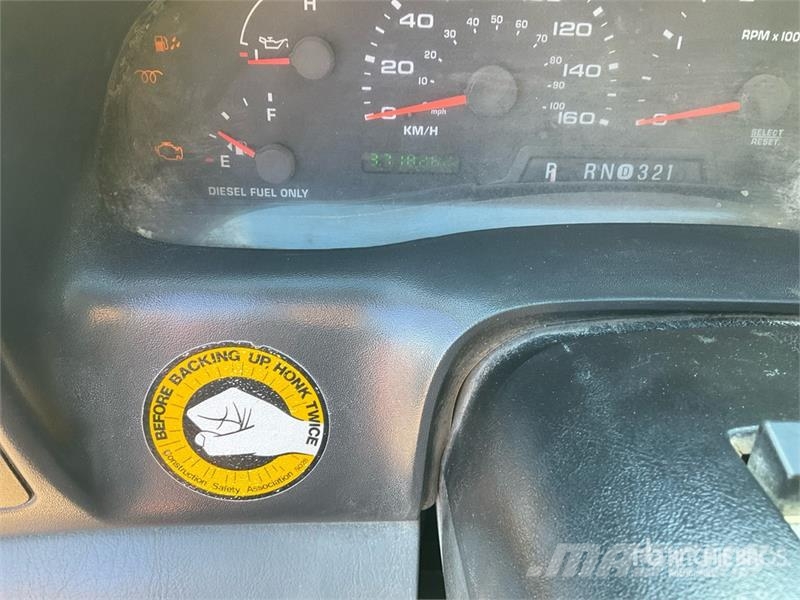 Ford F-350 XL 4x2 Crew Cab Pickup Outros