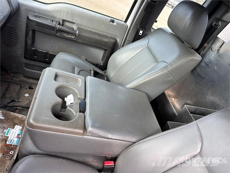 Ford F-350 XL 4x2 Extended Cab Utility Truck شاحنات خفيفة/مفصلية الجوانب