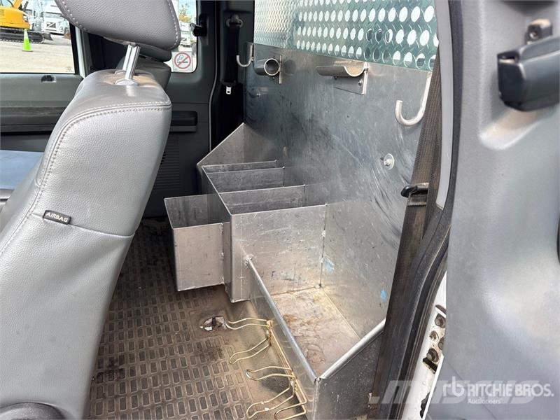 Ford F-350 XL 4x2 Extended Cab Utility Truck شاحنات خفيفة/مفصلية الجوانب