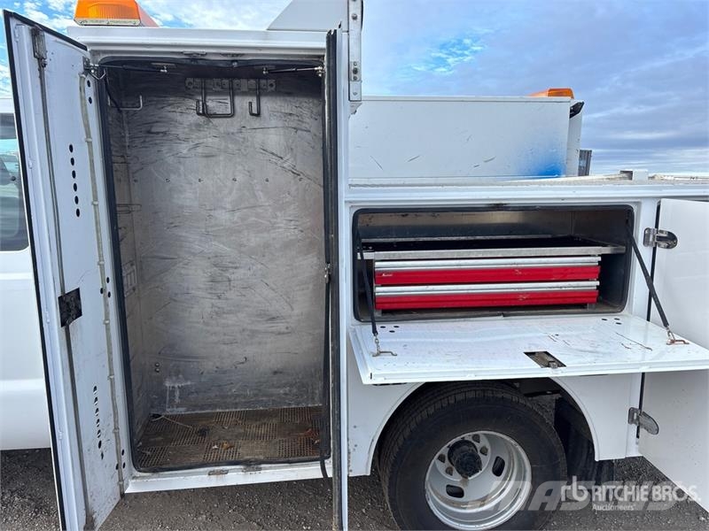 Ford F-350 XL 4x2 Extended Cab Utility Truck شاحنات خفيفة/مفصلية الجوانب