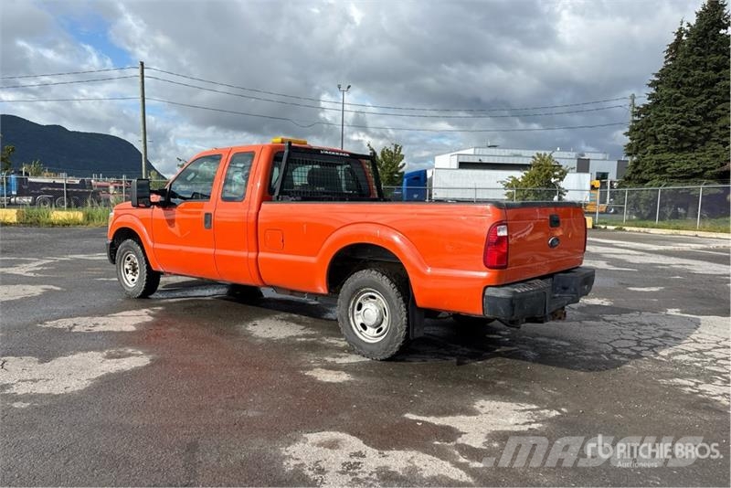 Ford F-350 XL 4x2 Extended Cab Pickup Ostalo