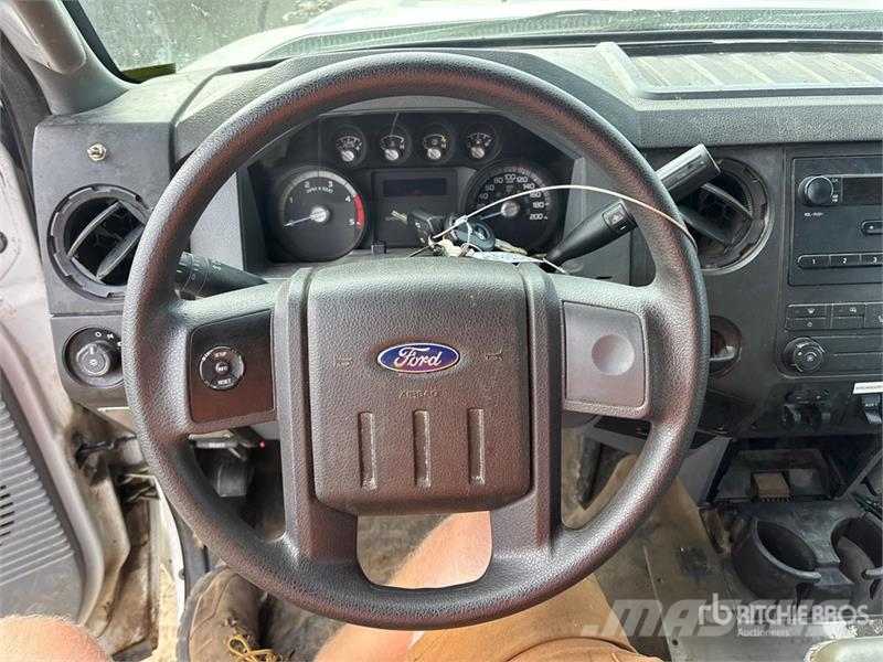Ford F-350 XL 4x2 Extended Cab Utility Truck شاحنات خفيفة/مفصلية الجوانب