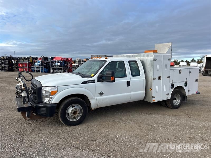Ford F-350 XL 4x2 Extended Cab Utility Truck شاحنات خفيفة/مفصلية الجوانب